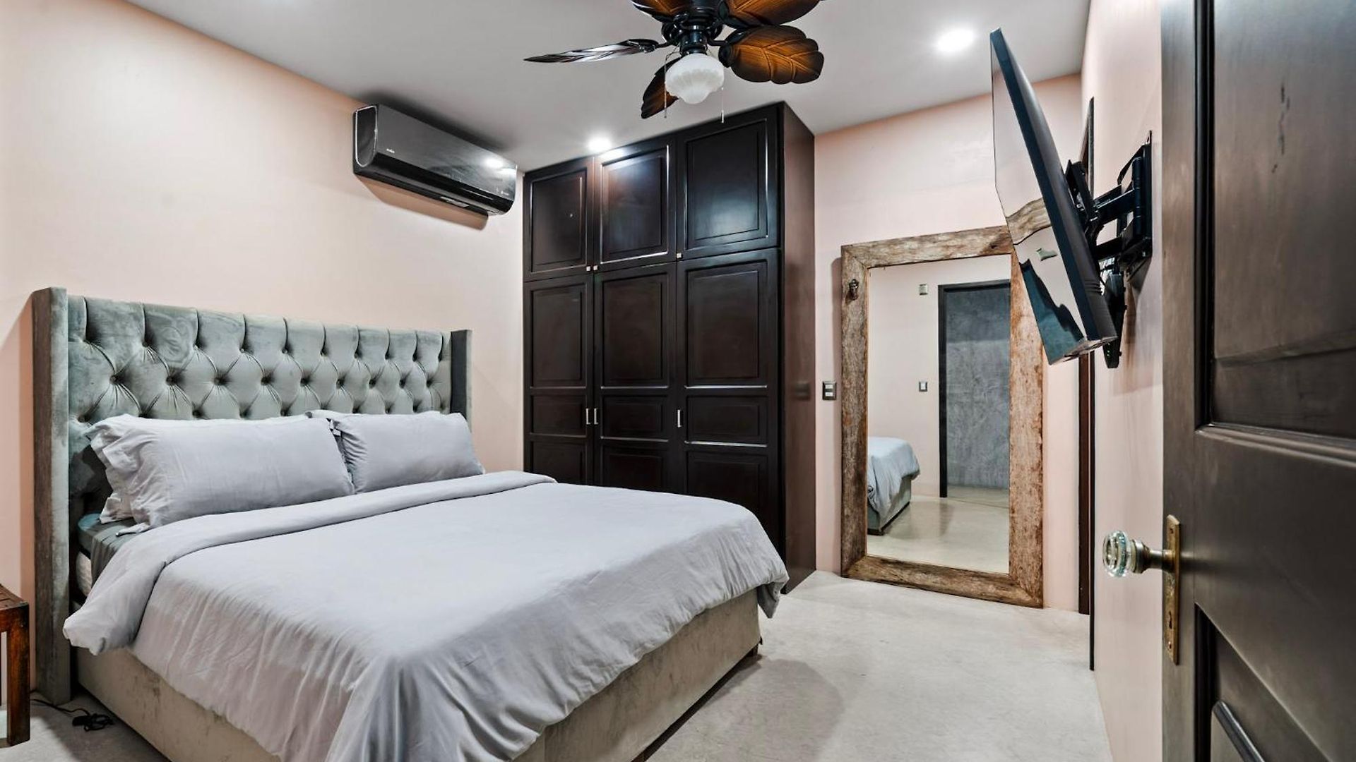Casa Halo - Mansion, Nightclub, Pool, Sonos, Gated, Staff Villa *