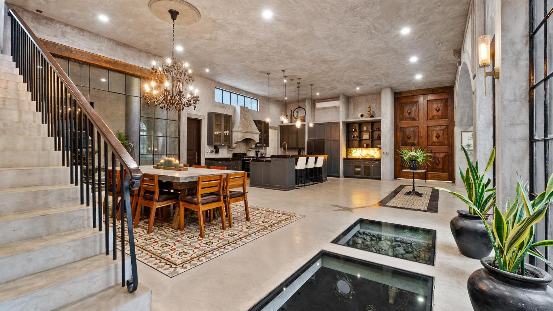 Casa Halo - Mansion, Nightclub, Pool, Sonos, Gated, Staff *
