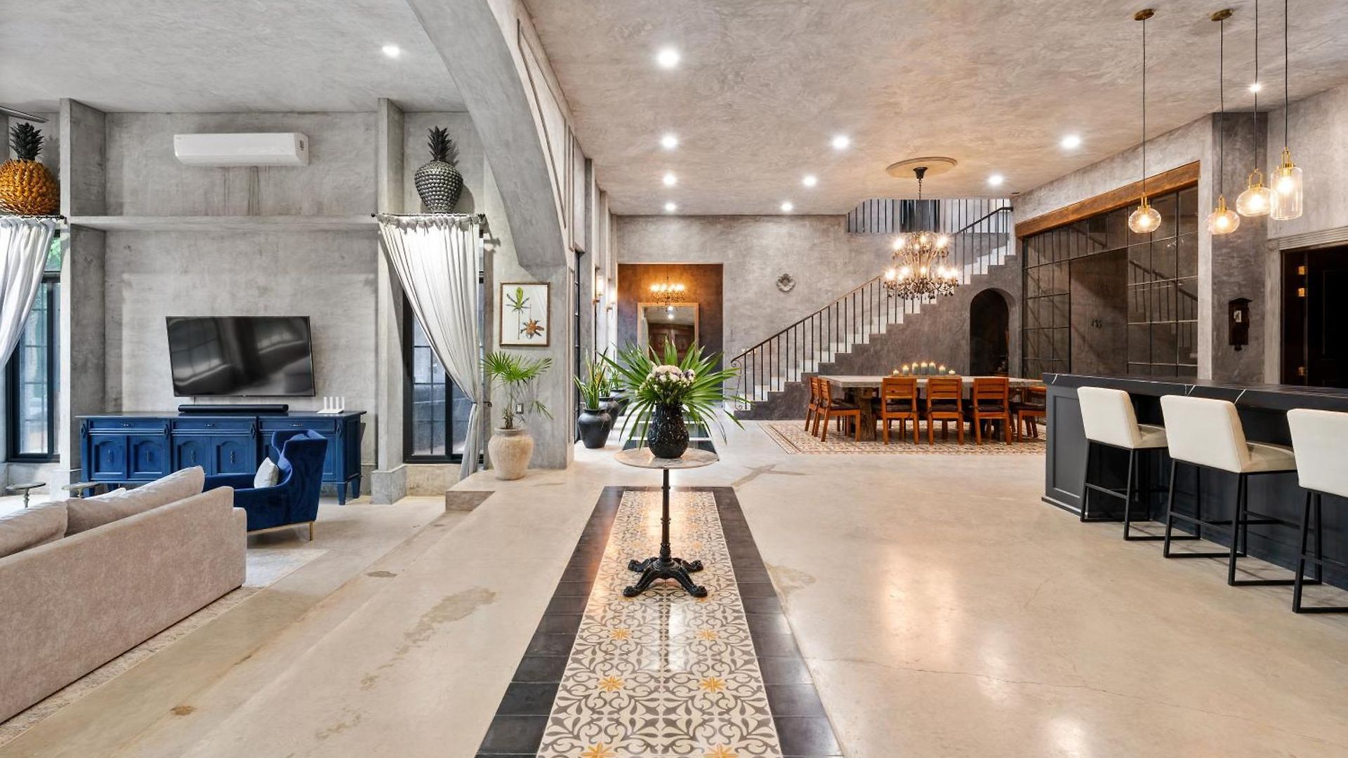 Casa Halo - Mansion, Nightclub, Pool, Sonos, Gated, Staff Villa *