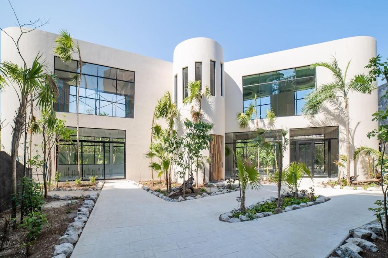 Stylish 2br Free Club
