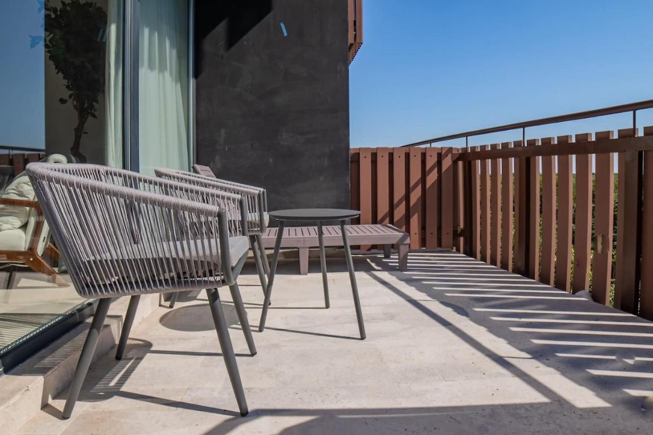 Stylish 2br Free Club *