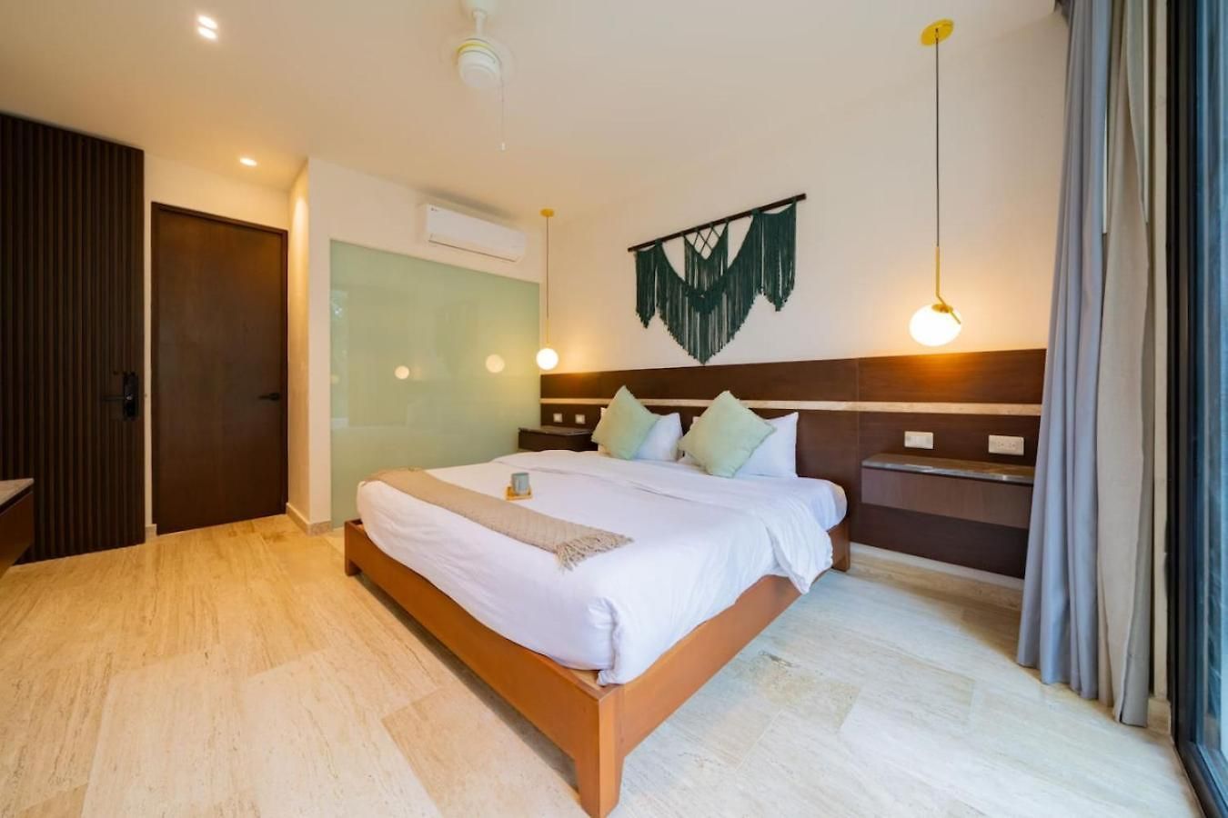 Apartment Luxury Lock Off In *