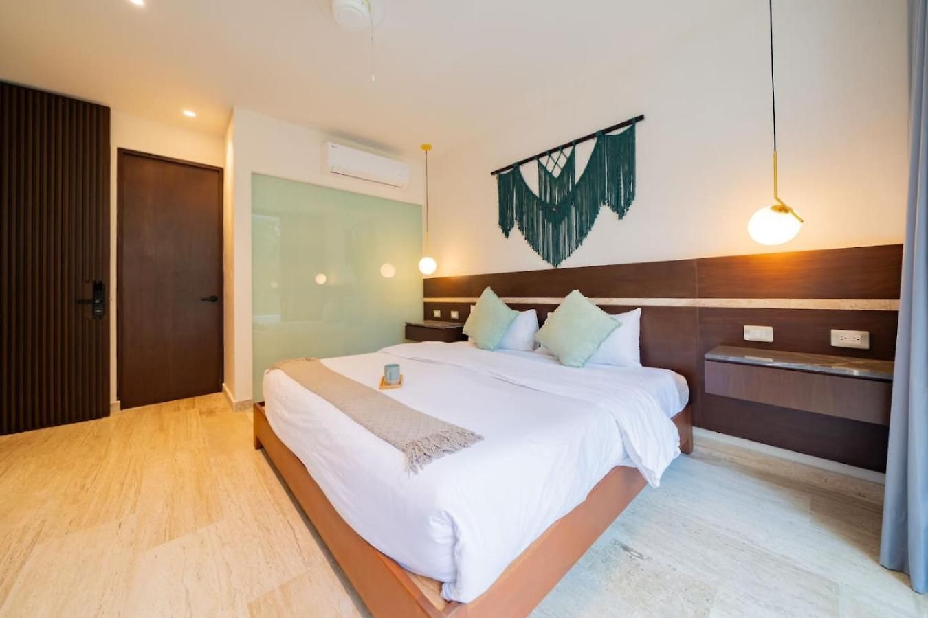 Apartment Luxury Lock Off In
