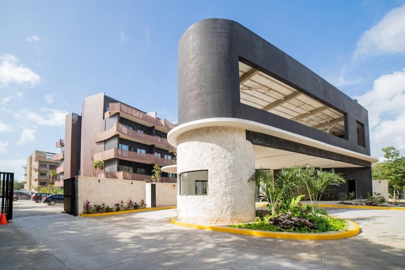 Modern Design Sunny Vibes In Prime Amira District