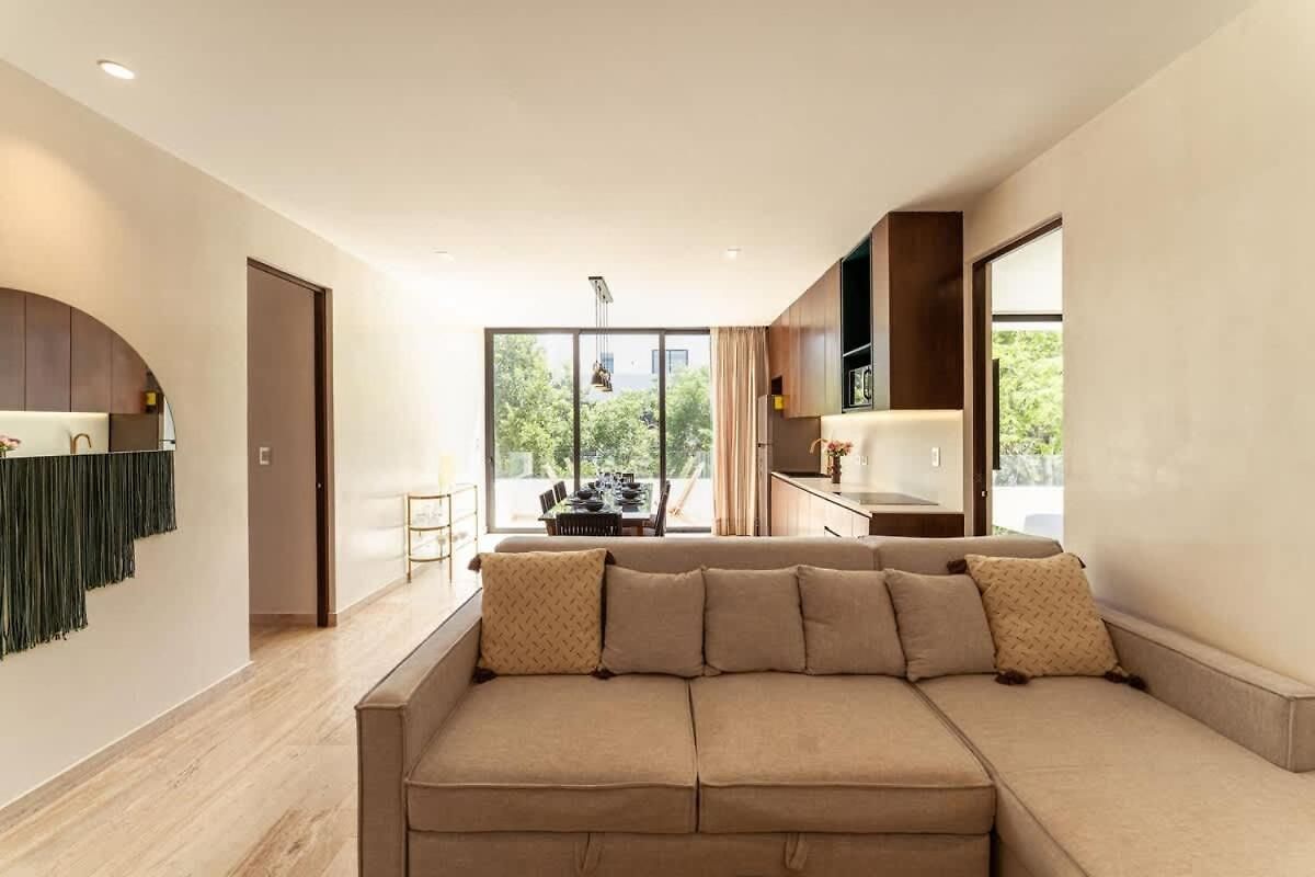 Apartment Sleek Penthouse Escape With Rooftop Pool