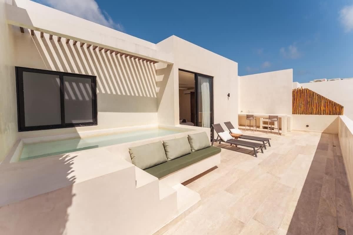 Sleek Penthouse Escape With Rooftop Pool Apartment