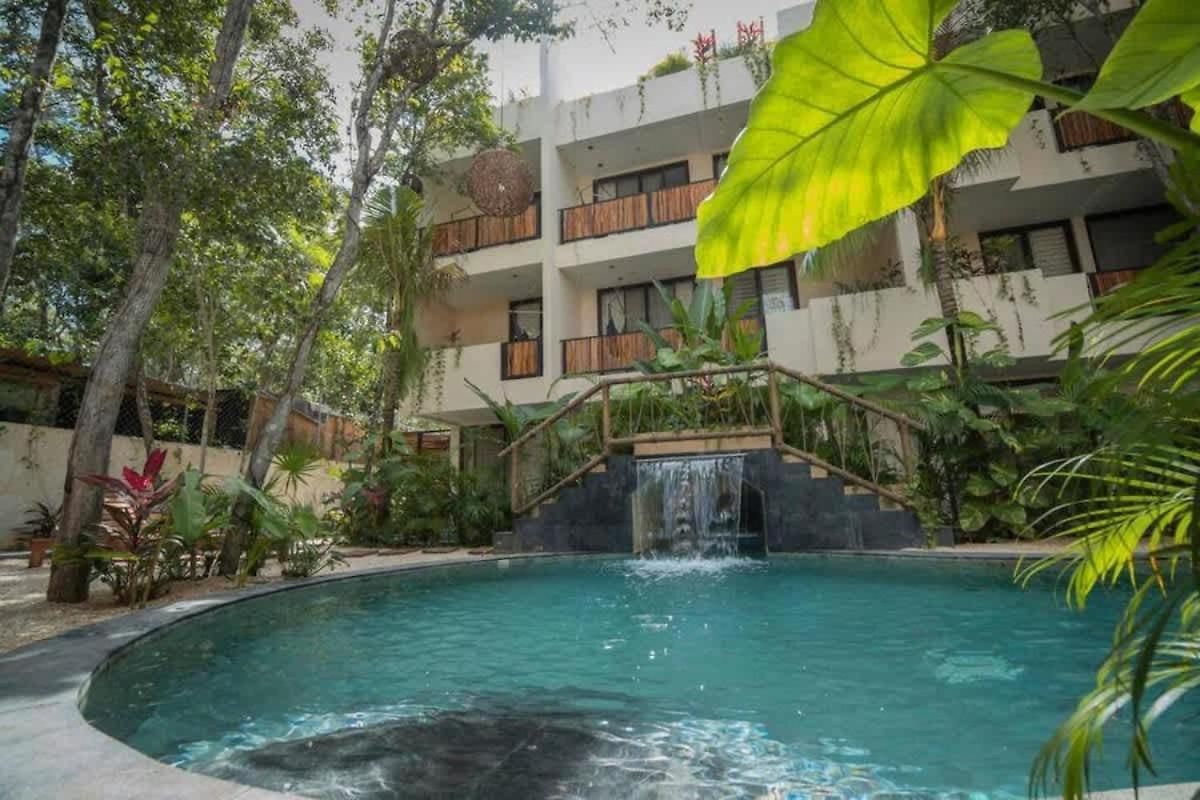 Apartment Getaway - 1br With 2 Queen Beds Pool Office Area & Gym