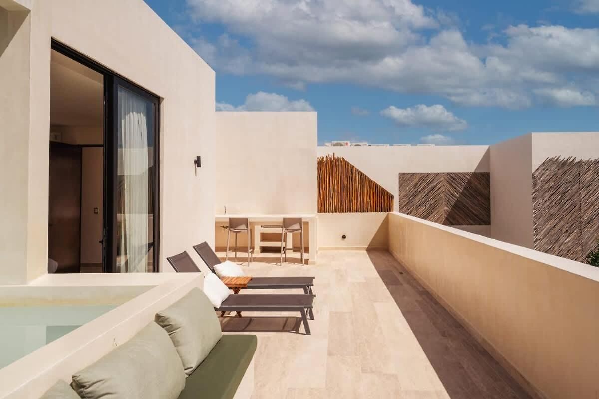 Sleek Penthouse Escape With Rooftop Pool Apartment