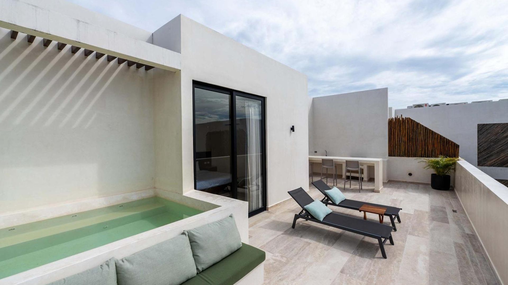 Luxury Penthouse Private Rooftop Pool Concierge *