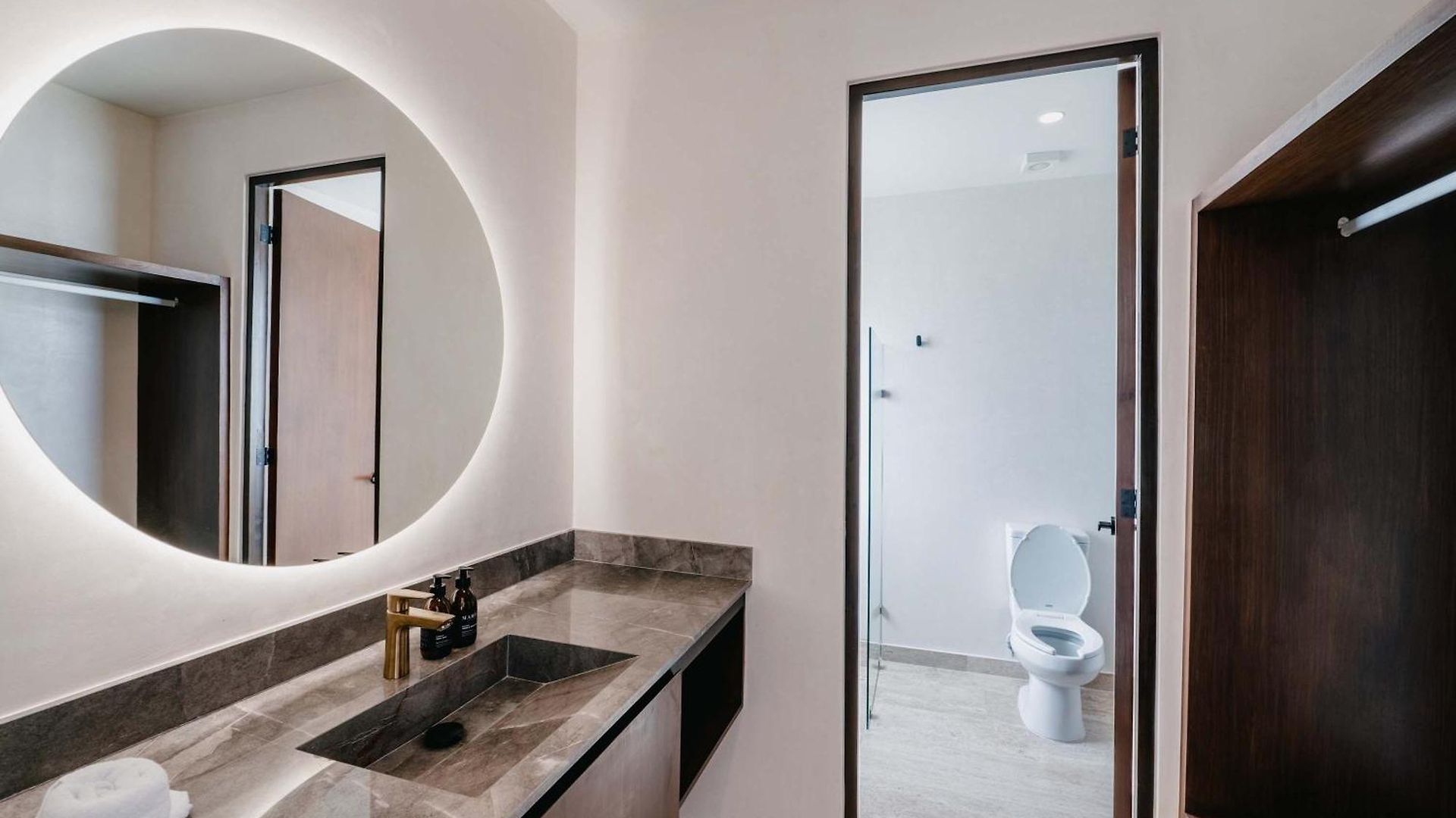 Luxury Penthouse Private Rooftop Pool Concierge Apartment