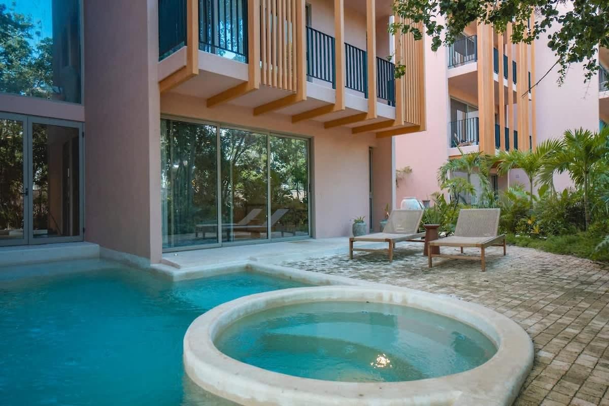 Aflora Townhouse Style - 3br Garden With Private Pool & Huge Common Pool