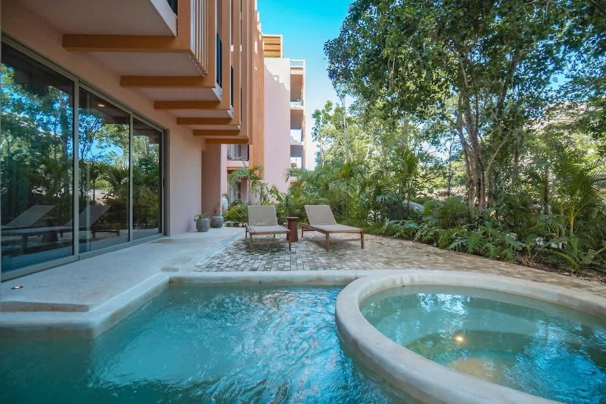 Apartment Aflora Townhouse Style - 3br Garden With Private Pool & Huge Common Pool *
