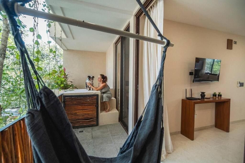 Getaway - 1br With 2 Queen Beds Pool Office Area & Gym Apartment