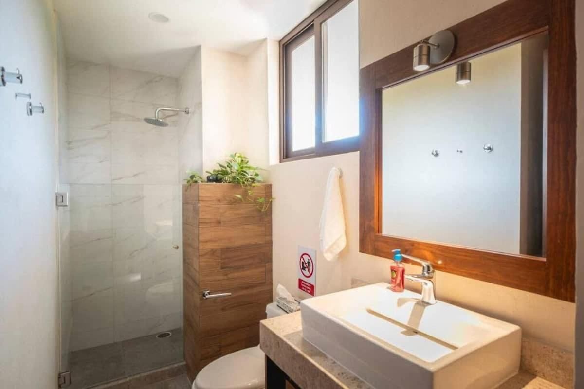 Apartment Getaway - 1br With 2 Queen Beds Pool Office Area & Gym