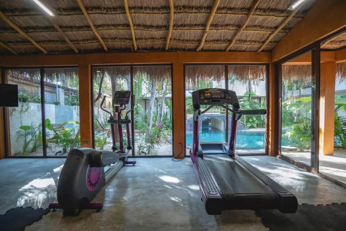 Getaway - 1br With 2 Queen Beds Pool Office Area & Gym