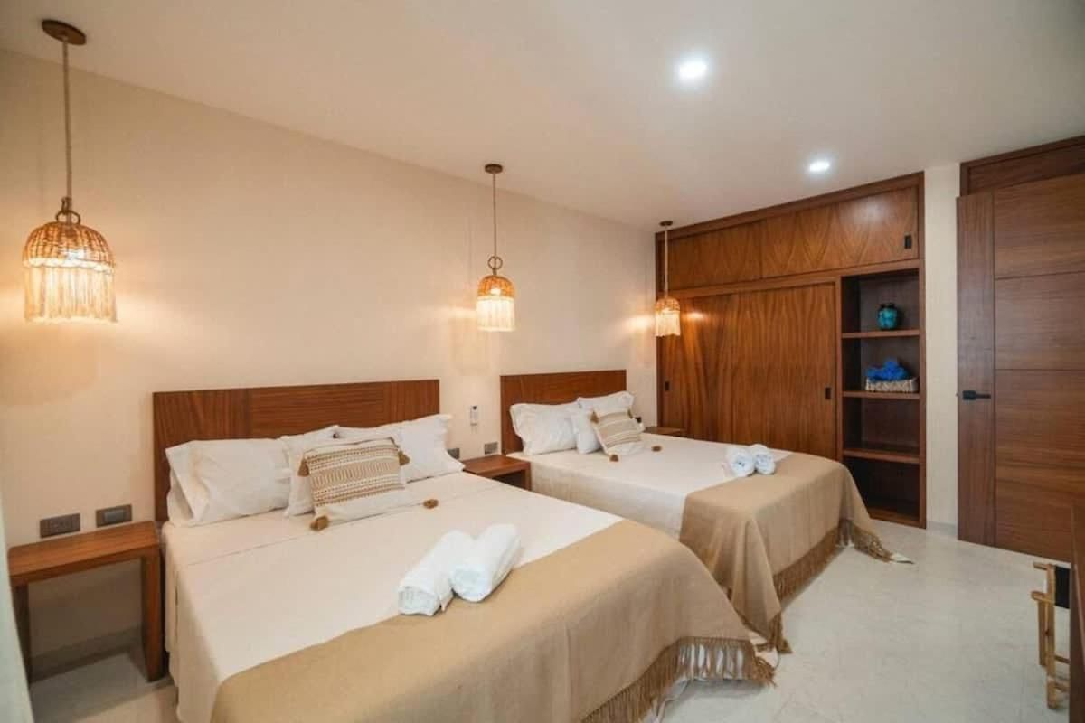Apartment Getaway - 1br With 2 Queen Beds Pool Office Area & Gym