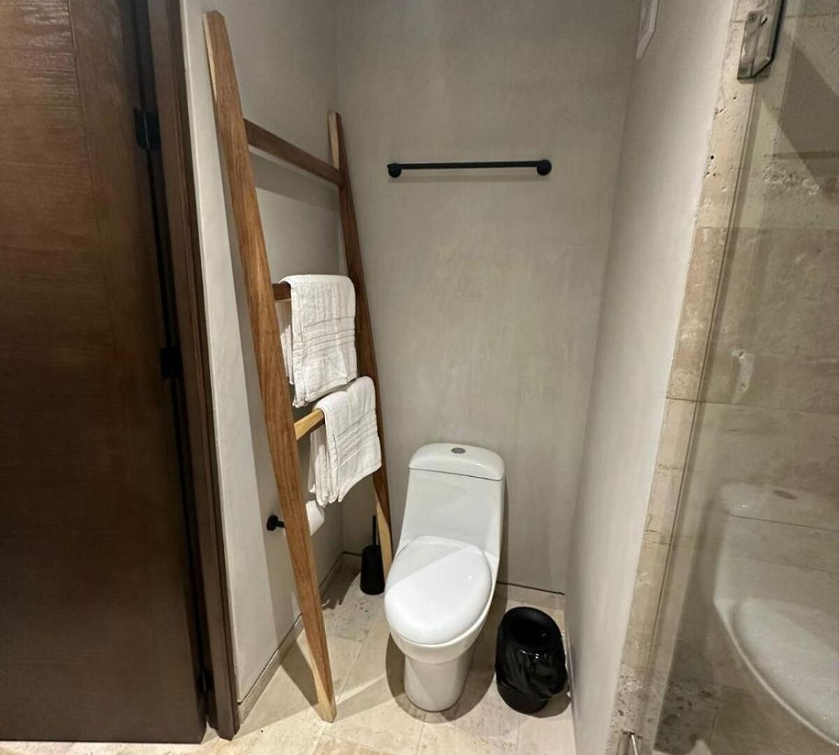 With Balcony In The Downtown, Wifi 150mb, Laundry And Parking Free *