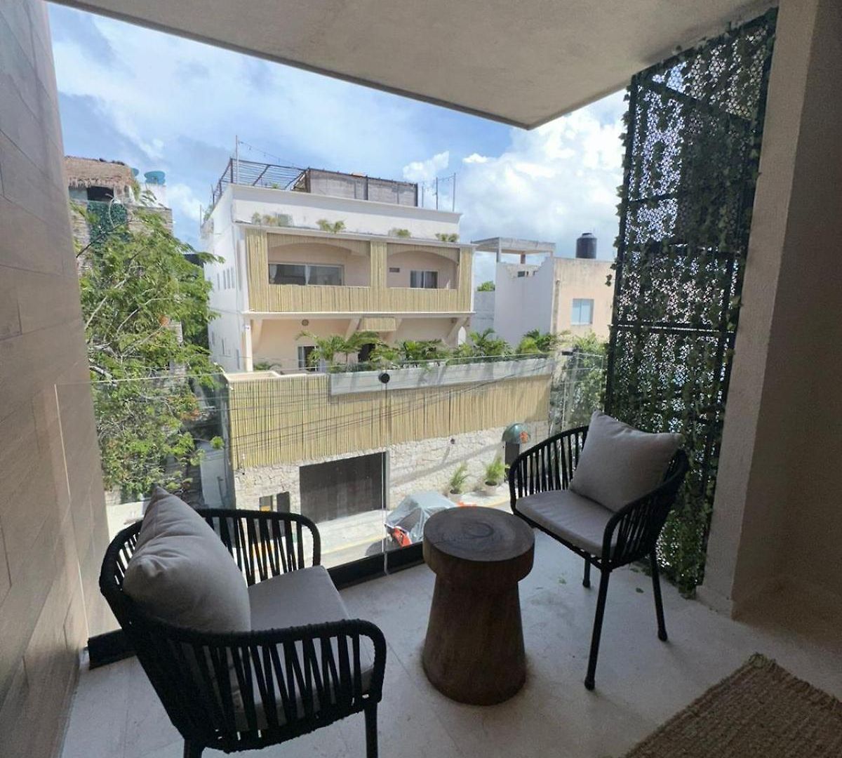 With Balcony In The Downtown, Wifi 150mb, Laundry And Parking Free *