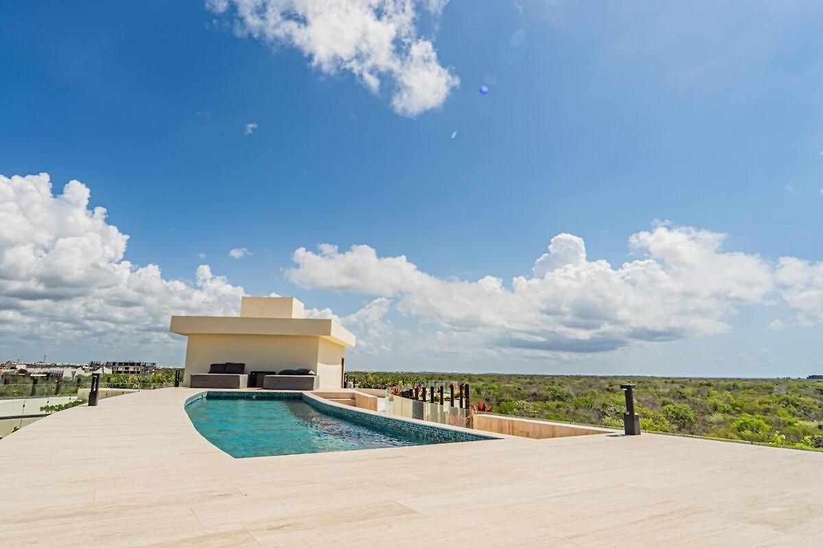Luxurious 6 Minutes From The *