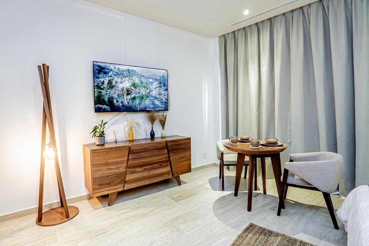 Luxurious 6 Minutes From The