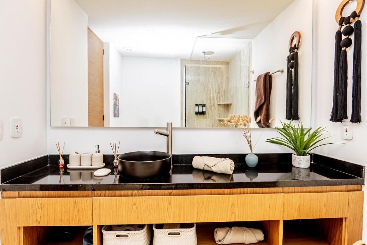 Luxurious 6 Minutes From The