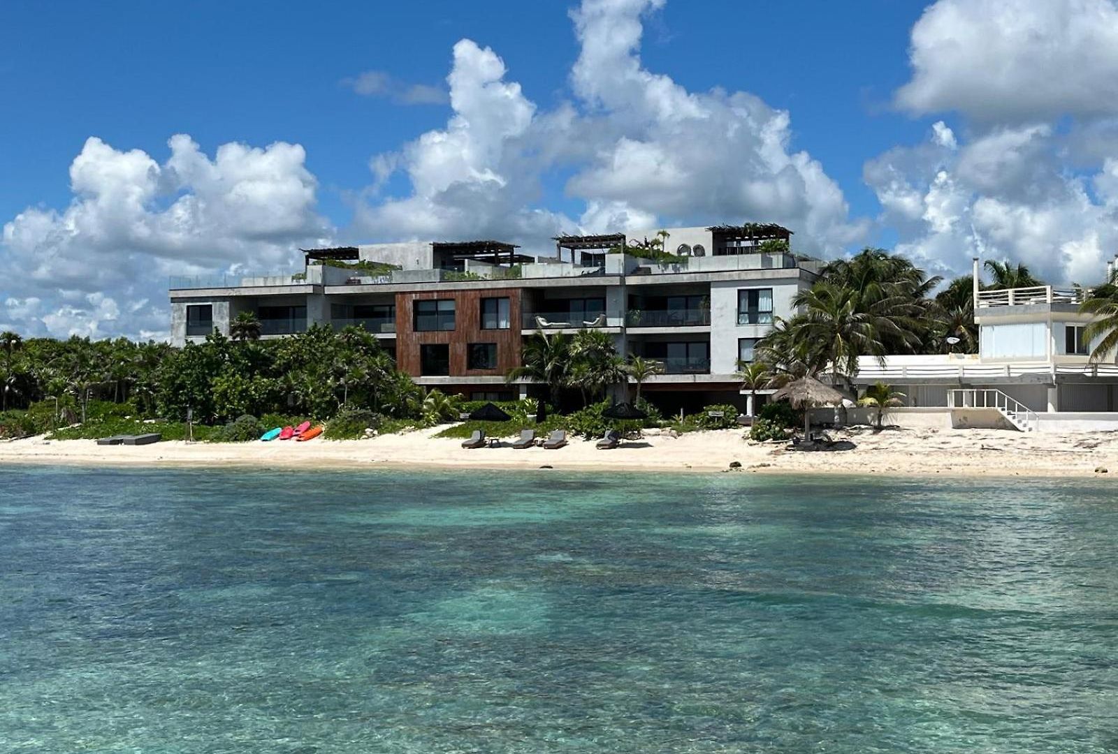 Beachfront 3br With Private Rooftop And Lounge Pool, Tankah Bay Apartment *