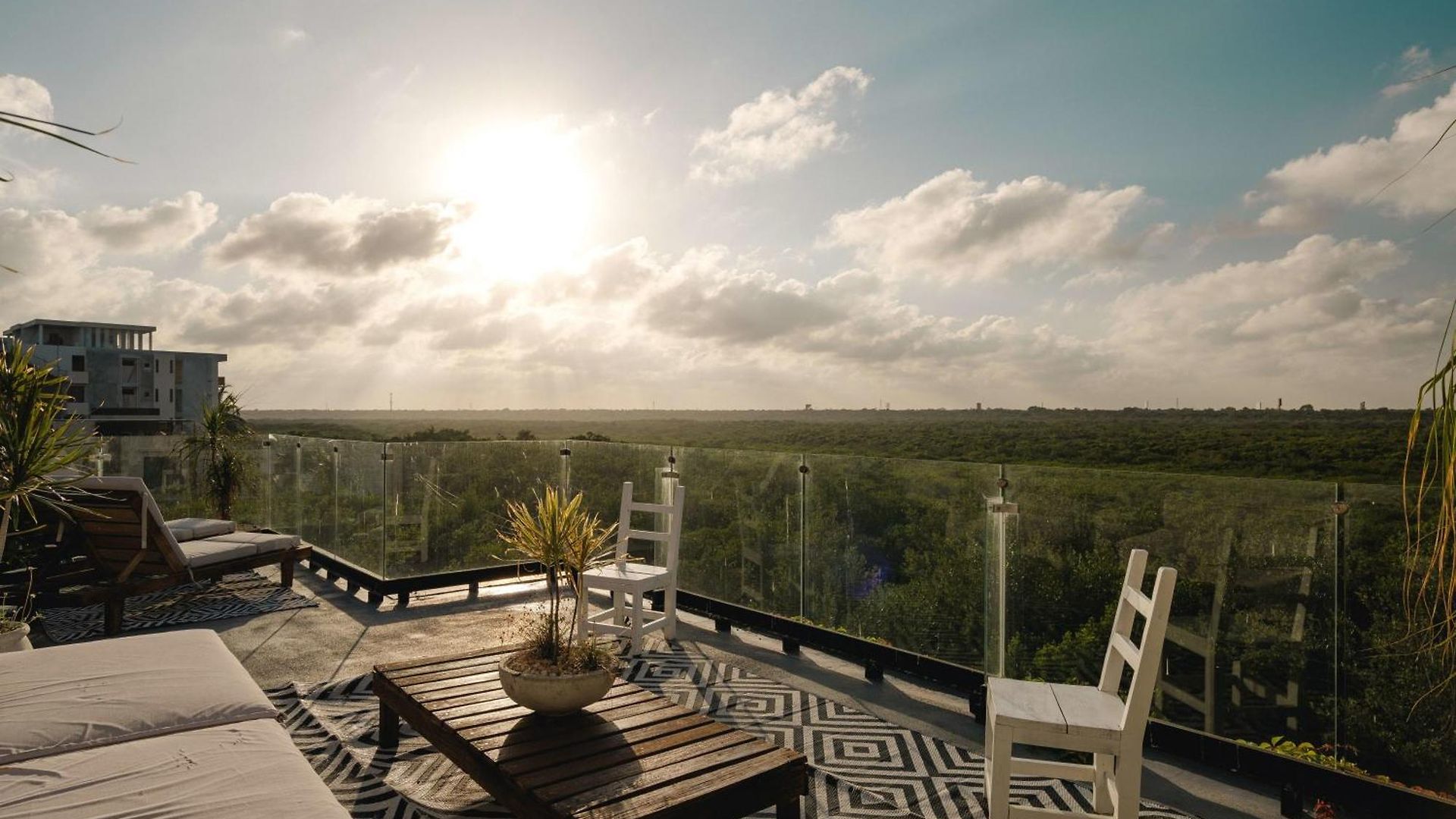 Beachfront 3br With Private Rooftop And Lounge Pool, Tankah Bay