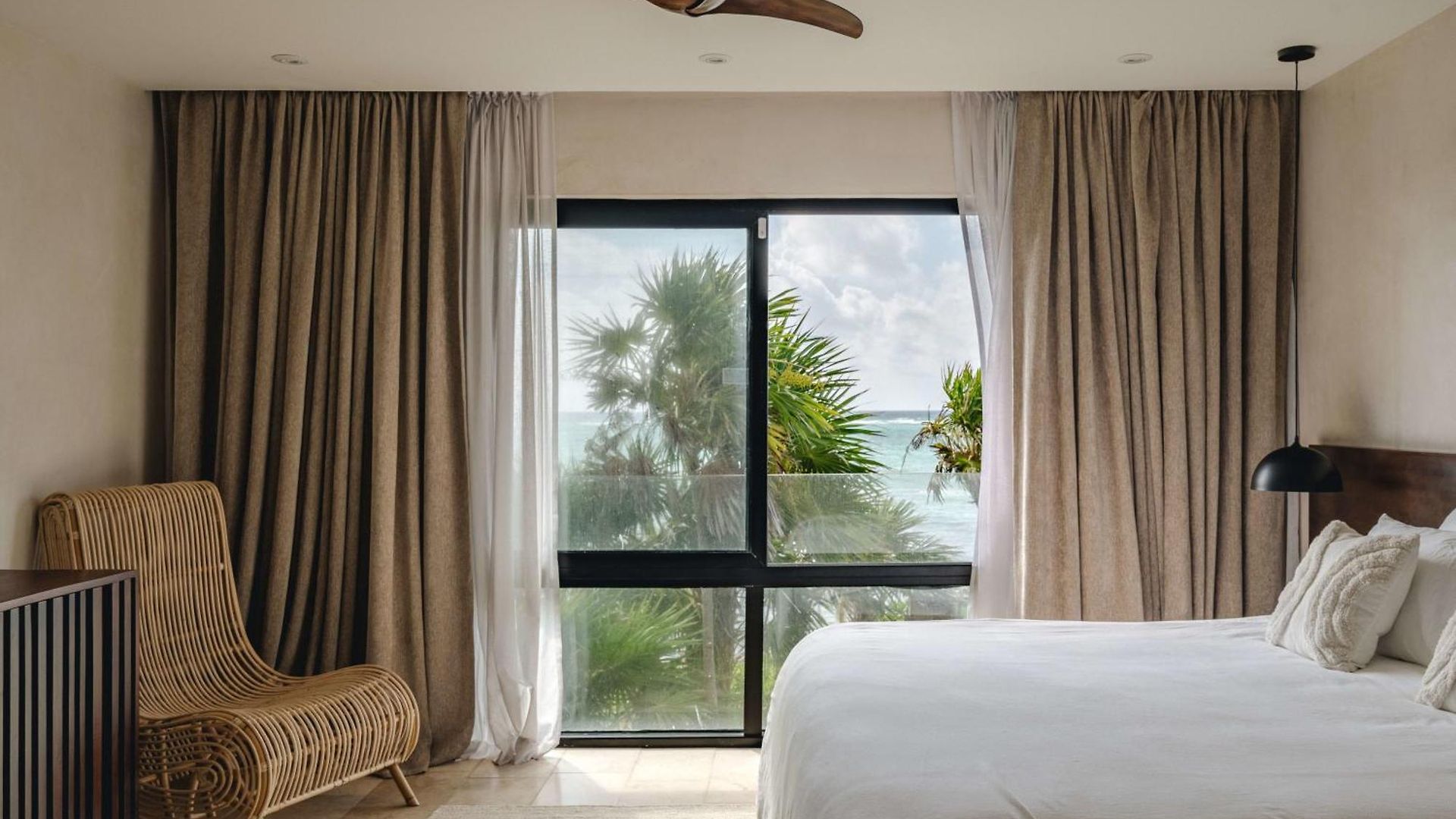 Apartment Beachfront 3br With Private Rooftop And Lounge Pool, Tankah Bay Tulum