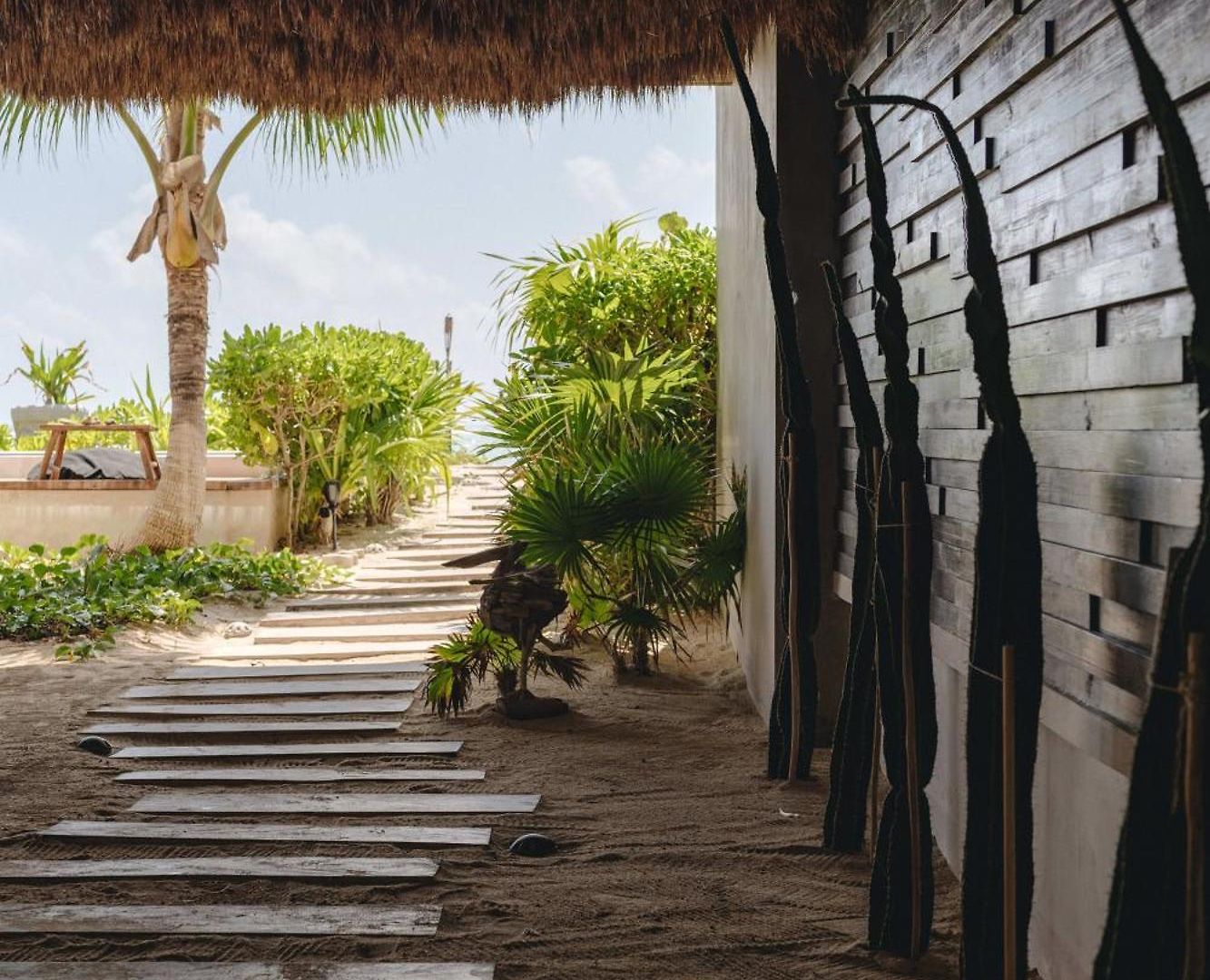 Beachfront 3br With Private Rooftop And Lounge Pool, Tankah Bay Apartment Tulum