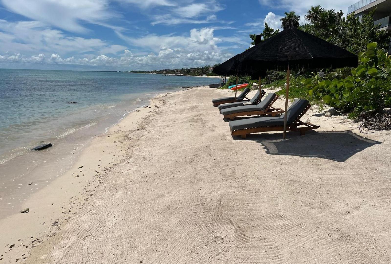 Beachfront 3br With Private Rooftop And Lounge Pool, Tankah Bay *