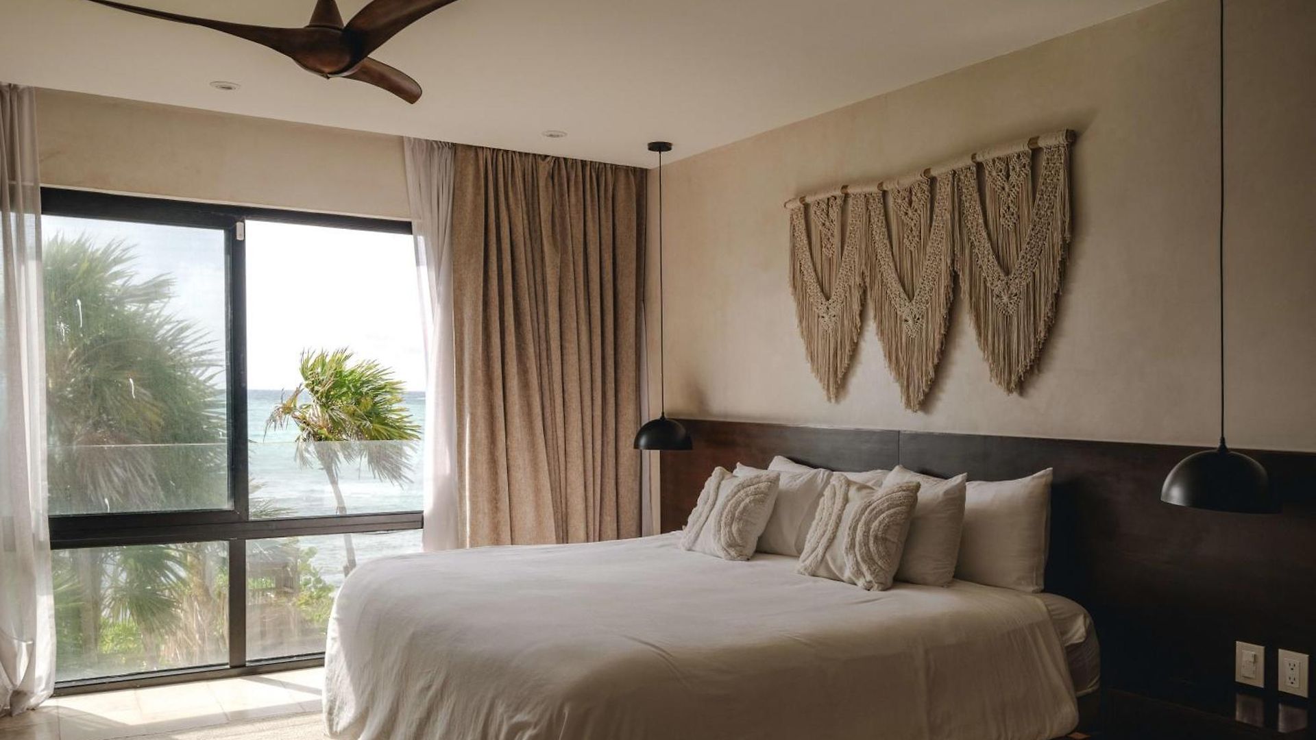 Beachfront 3br With Private Rooftop And Lounge Pool, Tankah Bay Apartment