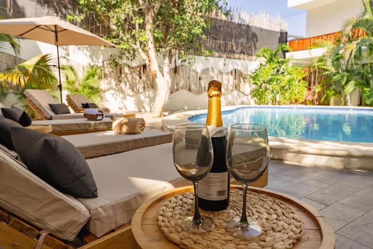 Inn La Veleta - Jungle Gem - Pool View