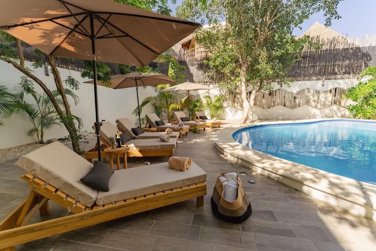 La Veleta - Jungle Gem - Pool View Inn