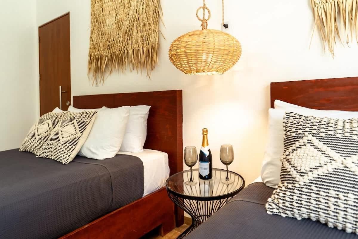 La Veleta - Jungle Gem - Pool View Inn *