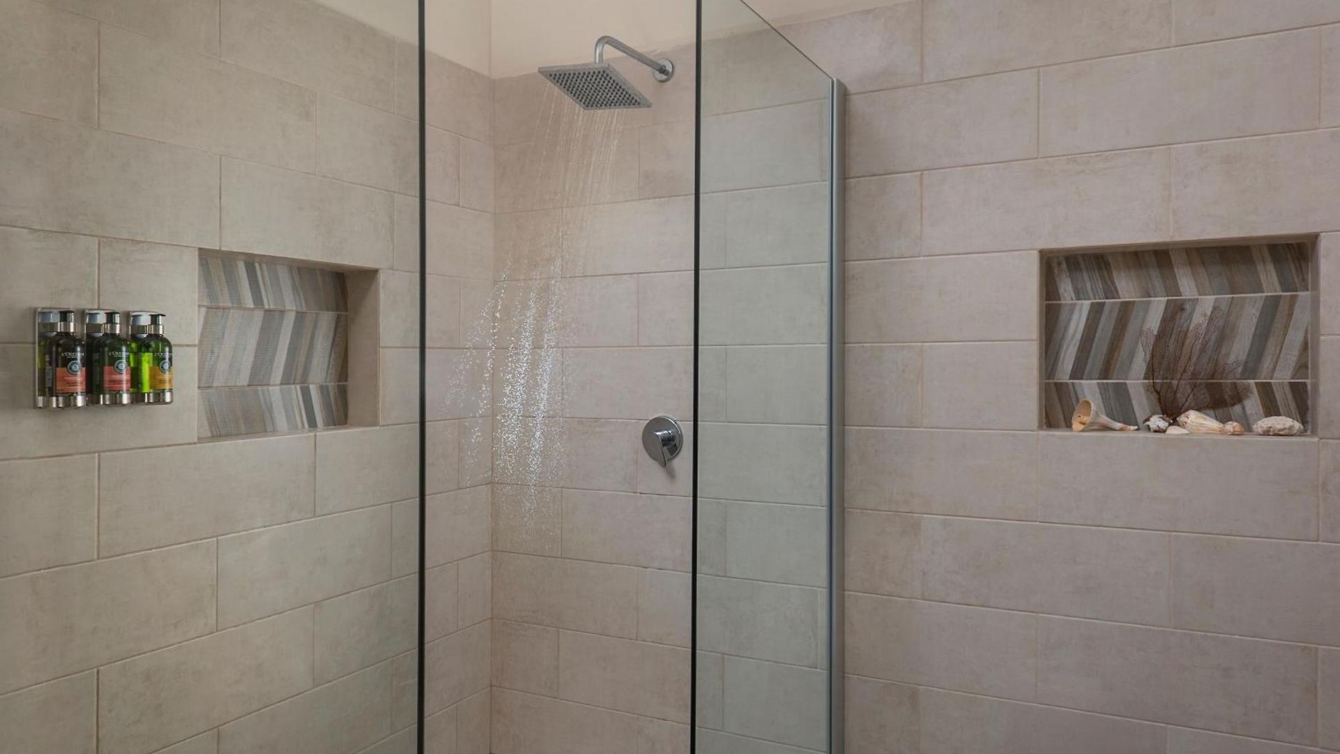 Wonderful Tropical 3br, Garden, Private Pool. *