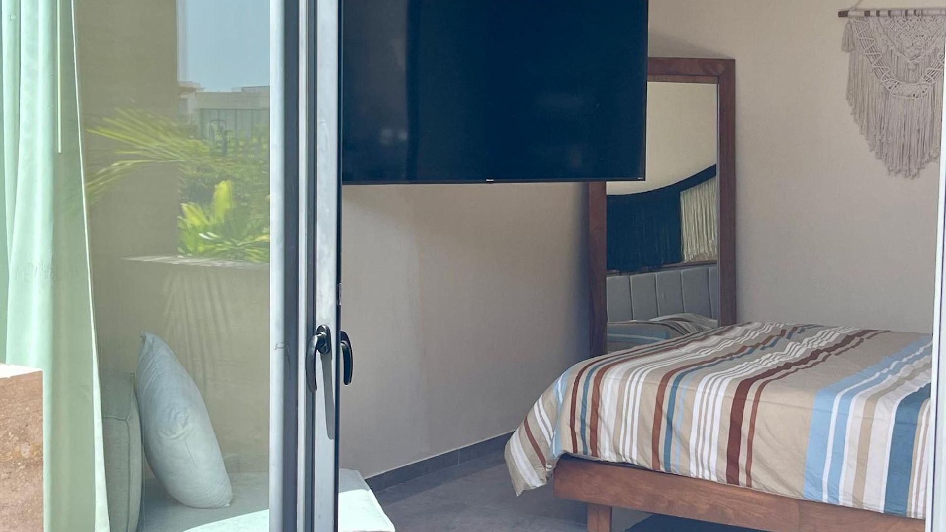 Plunge Pool Duplex Ph With Club Shuttle And Gym Apartment