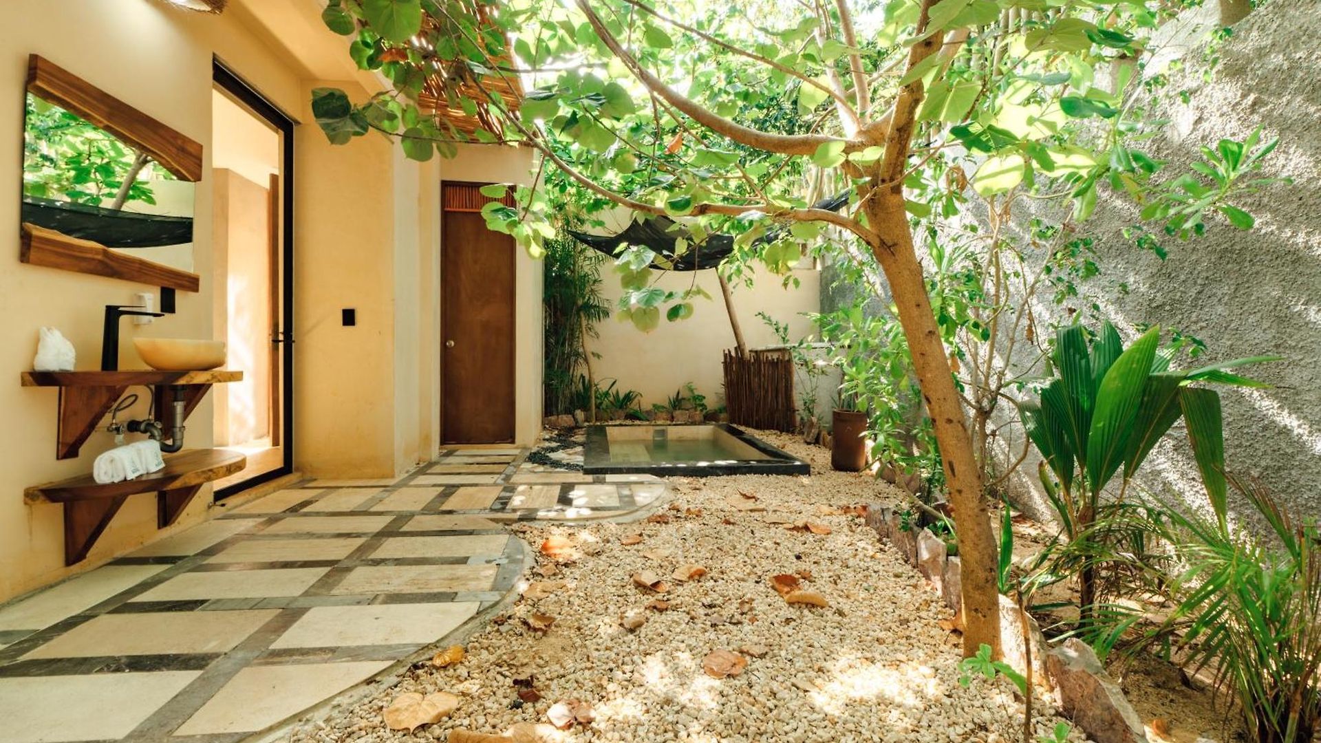 Arka Hotel