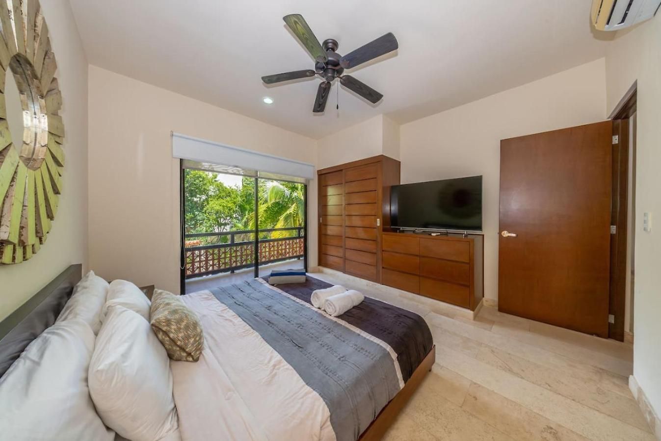 Holiday home Spacious 2br With Pool And Private Balcony