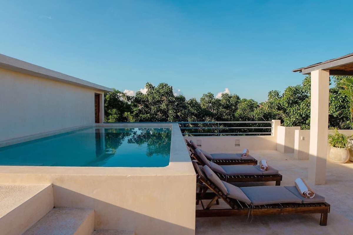 Elegant 3br Penthouse Haven With Private Rooftop Pool & Jungle Views