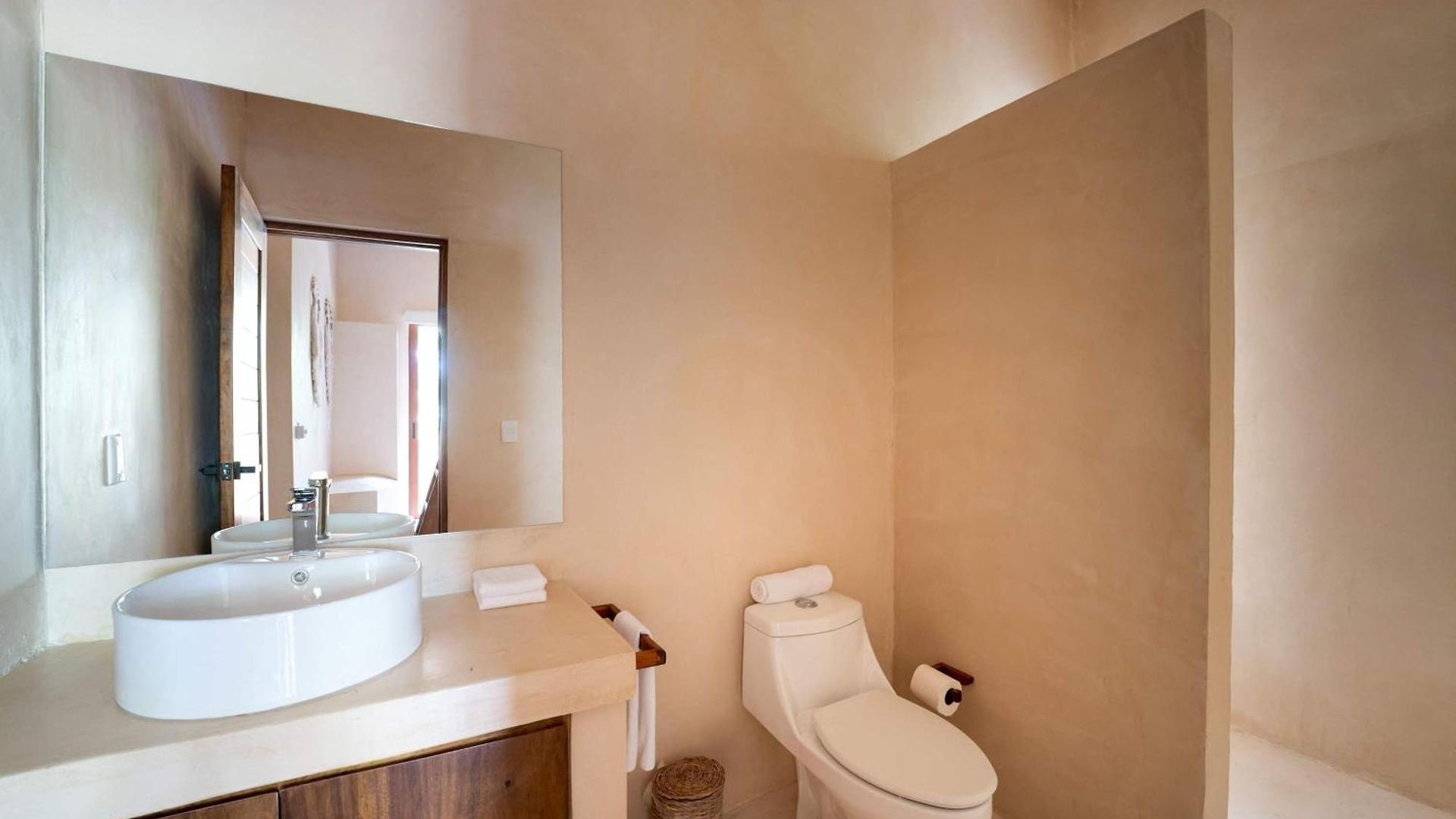 Stylish 3br Ahal With Pool In Holistika *