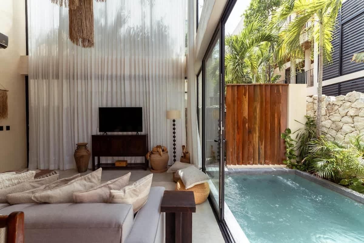 Spacious 6br Luxe With 4 Private Pools And Yoga Space Rooftop & Concierge *