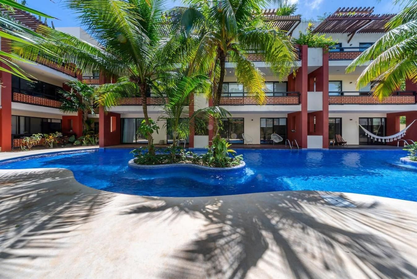 Spacious 2br With Pool And Private Balcony Holiday home