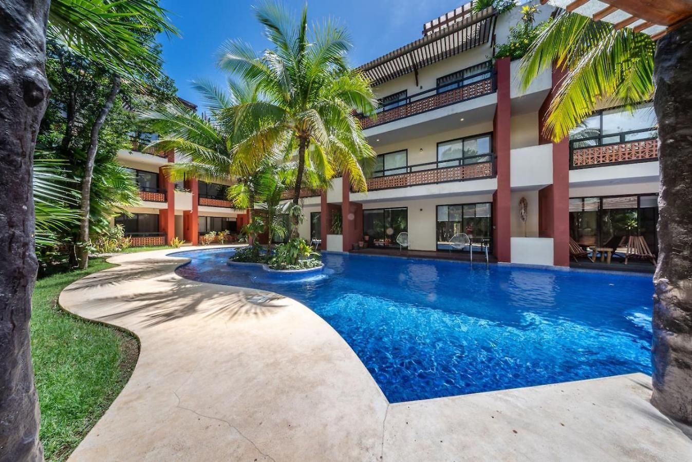 Spacious 2br With Pool And Private Balcony