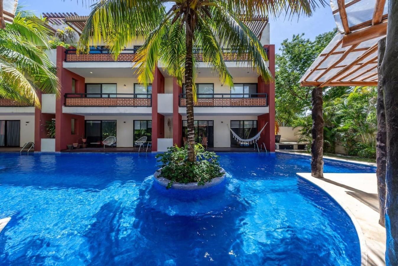 Spacious 2br With Pool And Private Balcony *