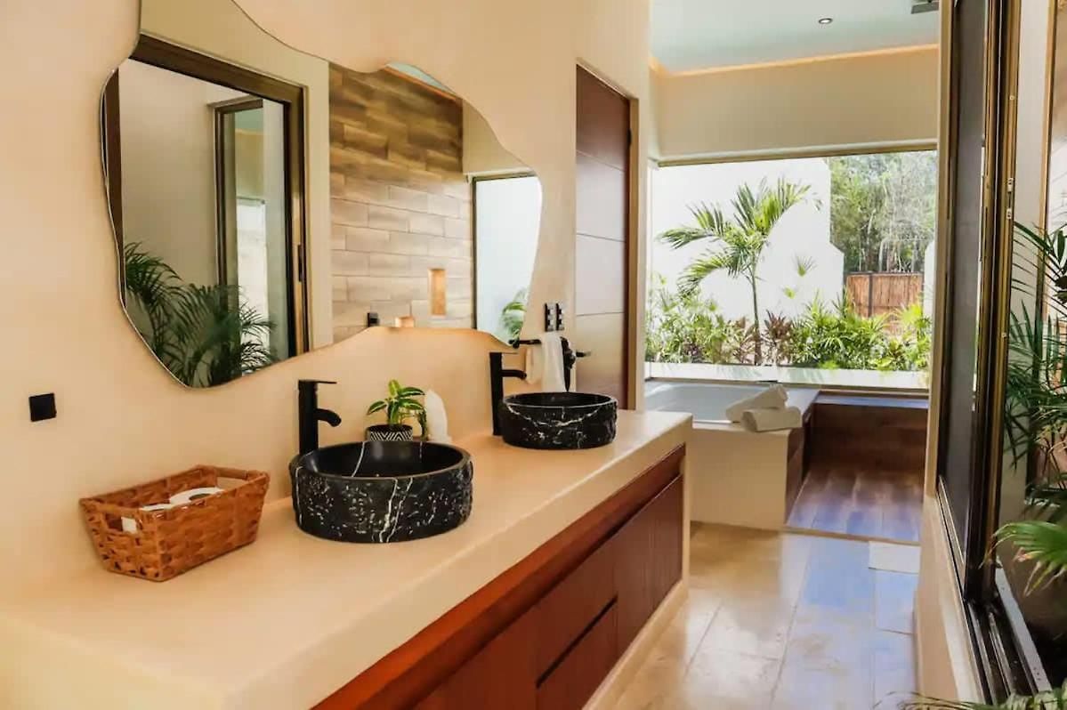 Huge 10br Luxury Complex With Private Pool & Serene Setting Villa