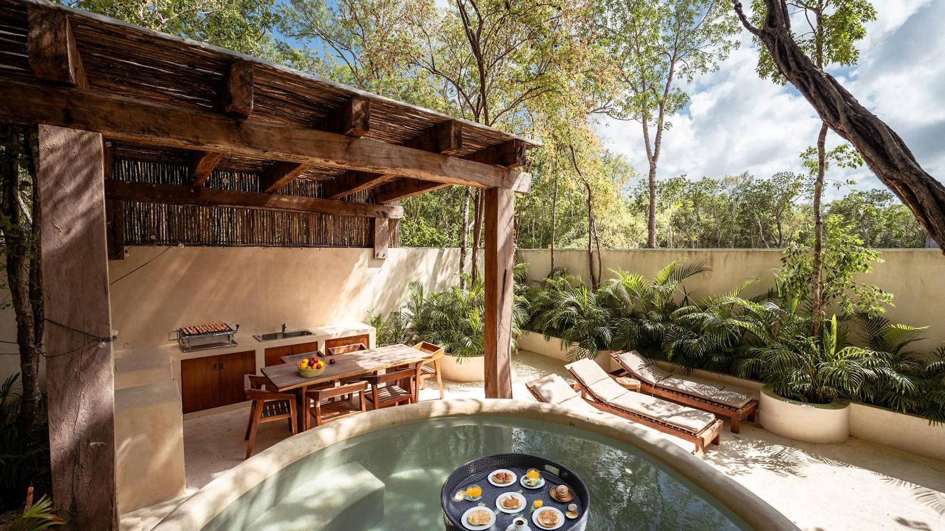 Сasa de vacaciones Luxe Ground-floor 3br Jungle Retreat With Plunge Pool