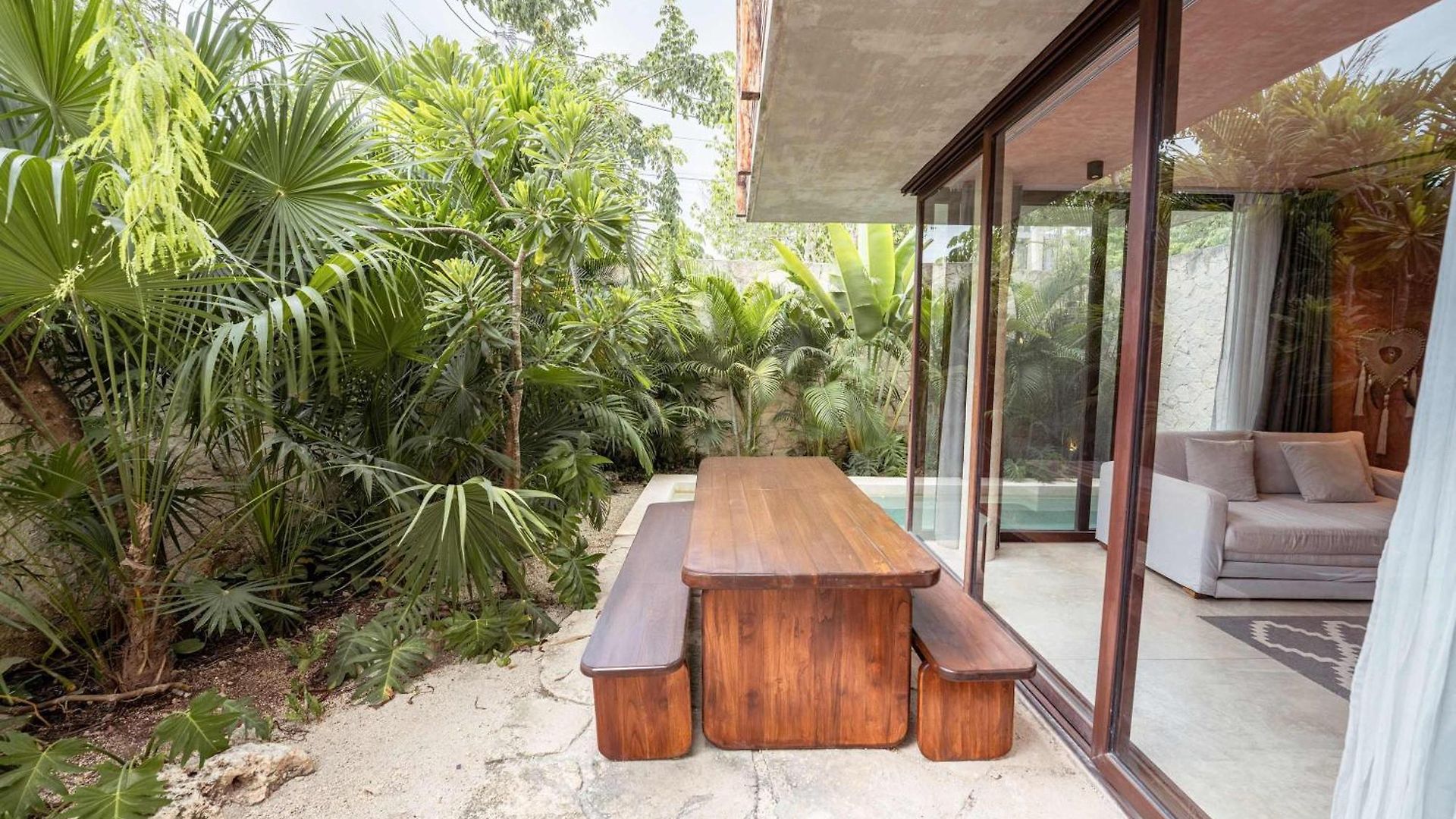 Modern 3br With 2 Pools & Rooftop Lounge *