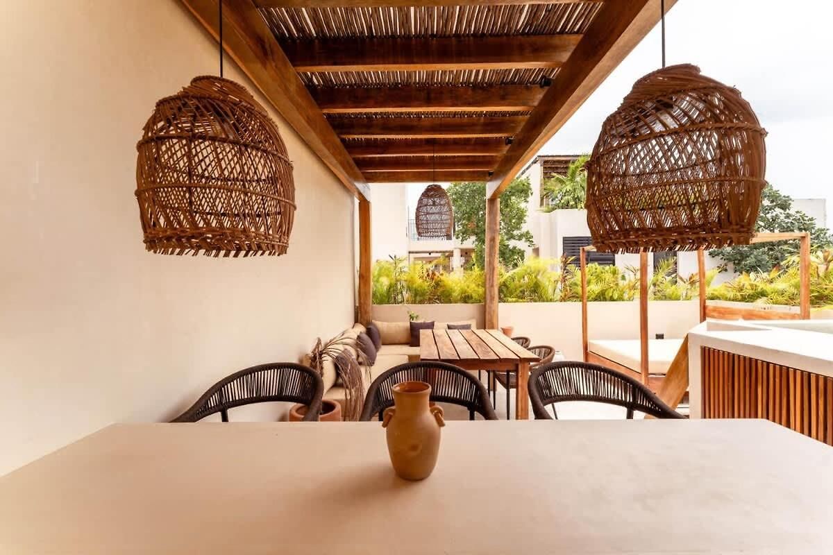 Spacious 6br Luxe With 4 Private Pools And Yoga Space Rooftop & Concierge Holiday home