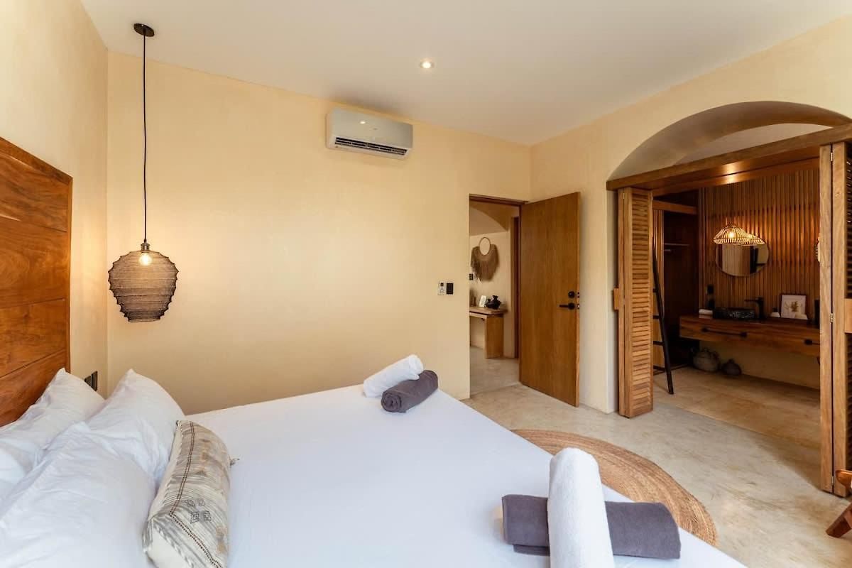 Spacious 6br Luxe With 4 Private Pools And Yoga Space Rooftop & Concierge Holiday home