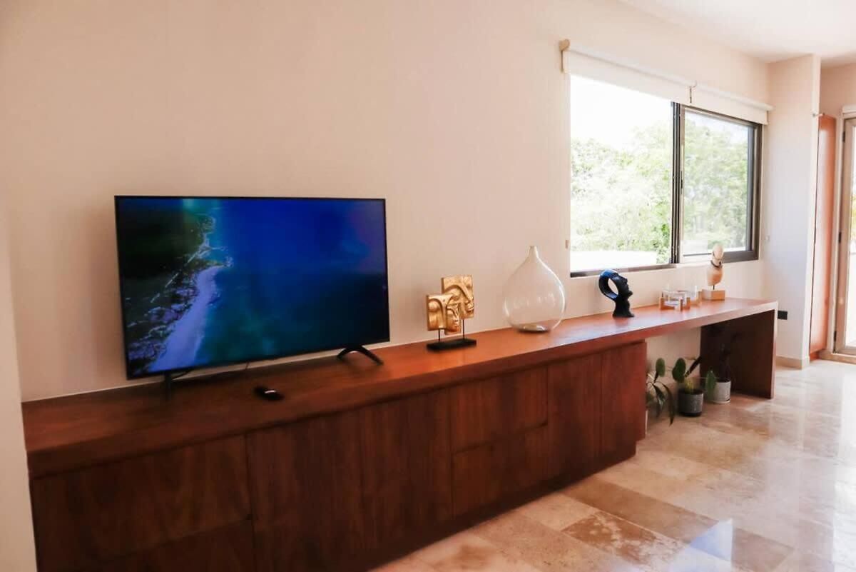 Huge 10br Luxury Complex With Private Pool & Serene Setting